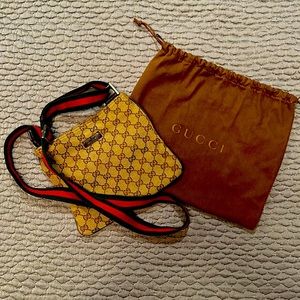 Small Gucci cross bag